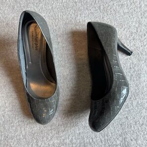 Predictions Gray Textured Heels